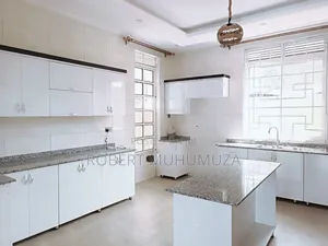 5bdrm Mansion in Akright, Rubaga for sale