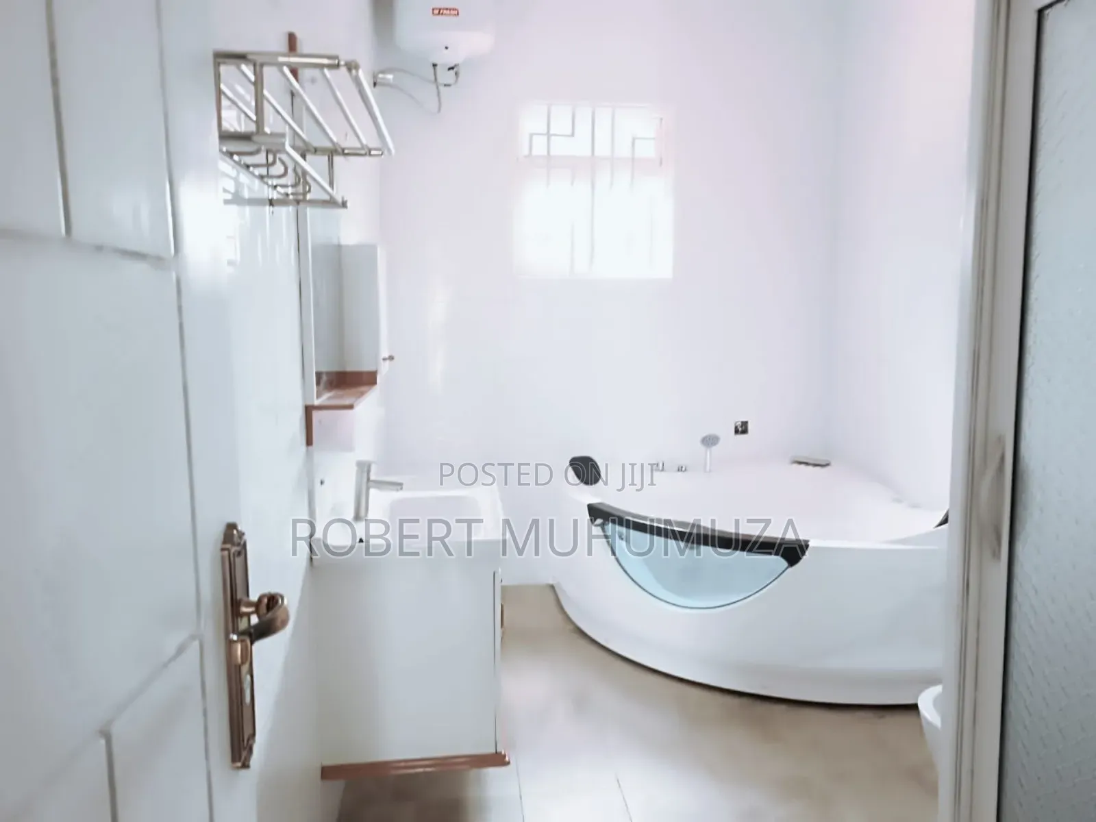 5bdrm Mansion in Akright, Rubaga for sale