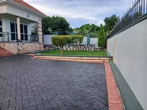 4bdrm Bungalow in Akright, Rubaga for sale