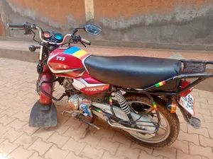TVS HLX 125 2022 Red