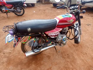 Simba UG Boss+ 100cc 2024 Red
