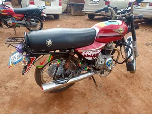 Simba UG Boss+ 100cc 2024 Red