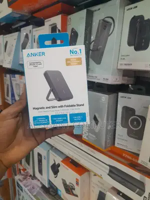 Anker Magnetic and Slim Powerbank With a Stand/5000mah Powerbank