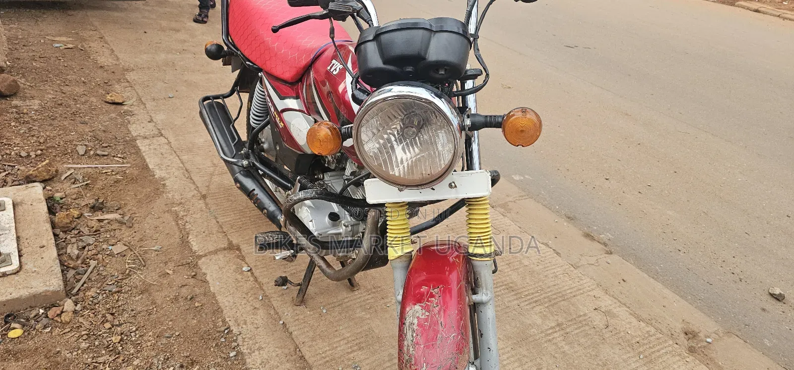 TVS HLX 125 2025 Red