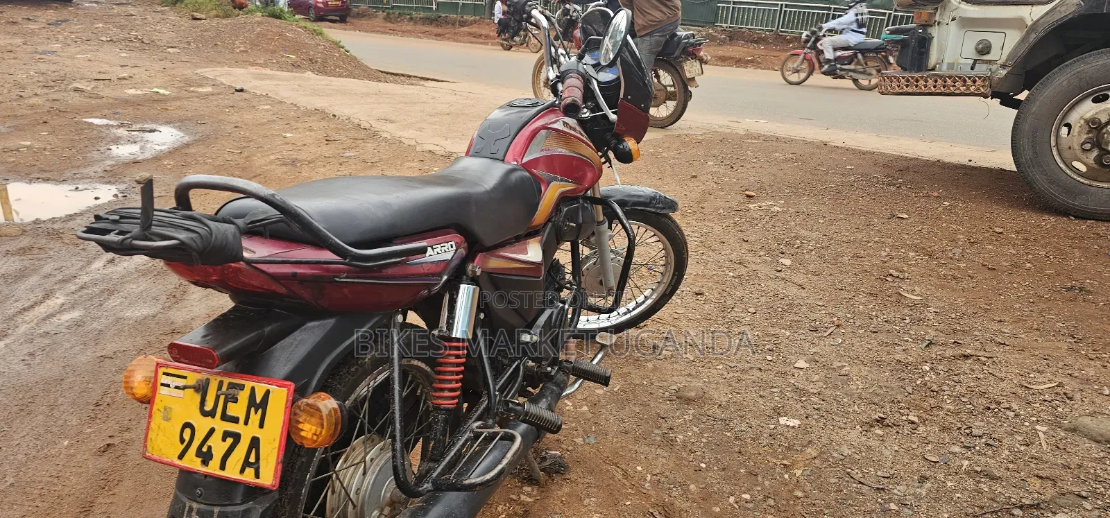 Mahindra Gusto 2018 Red
