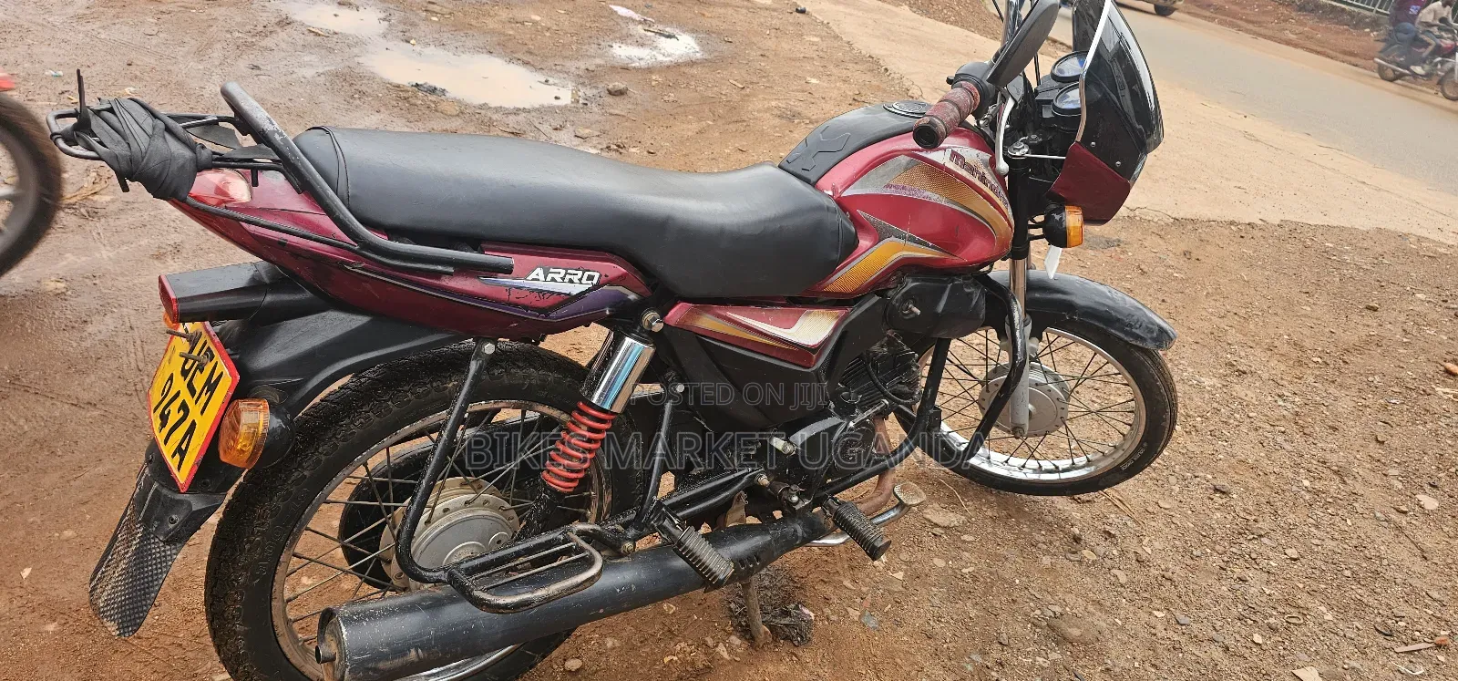 Mahindra Gusto 2018 Red