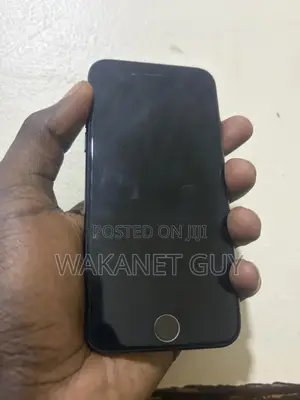 Apple iPhone SE (2020) 64 GB Black