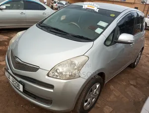 Toyota Ractis 2009 Silver