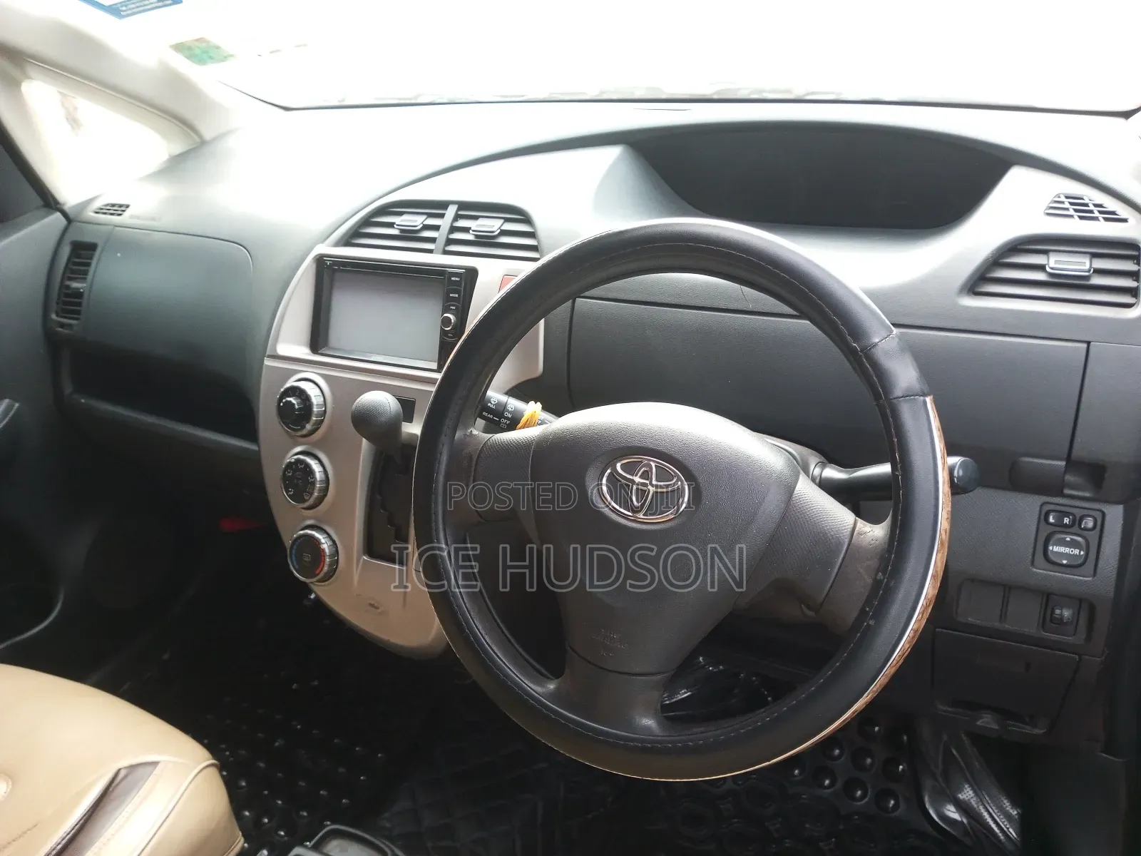 Toyota Ractis 2009 Silver