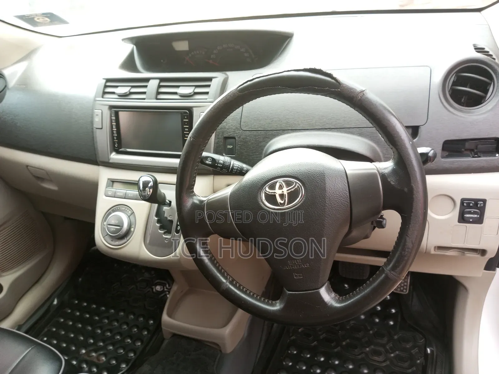 Toyota Passo Sette 2009 White