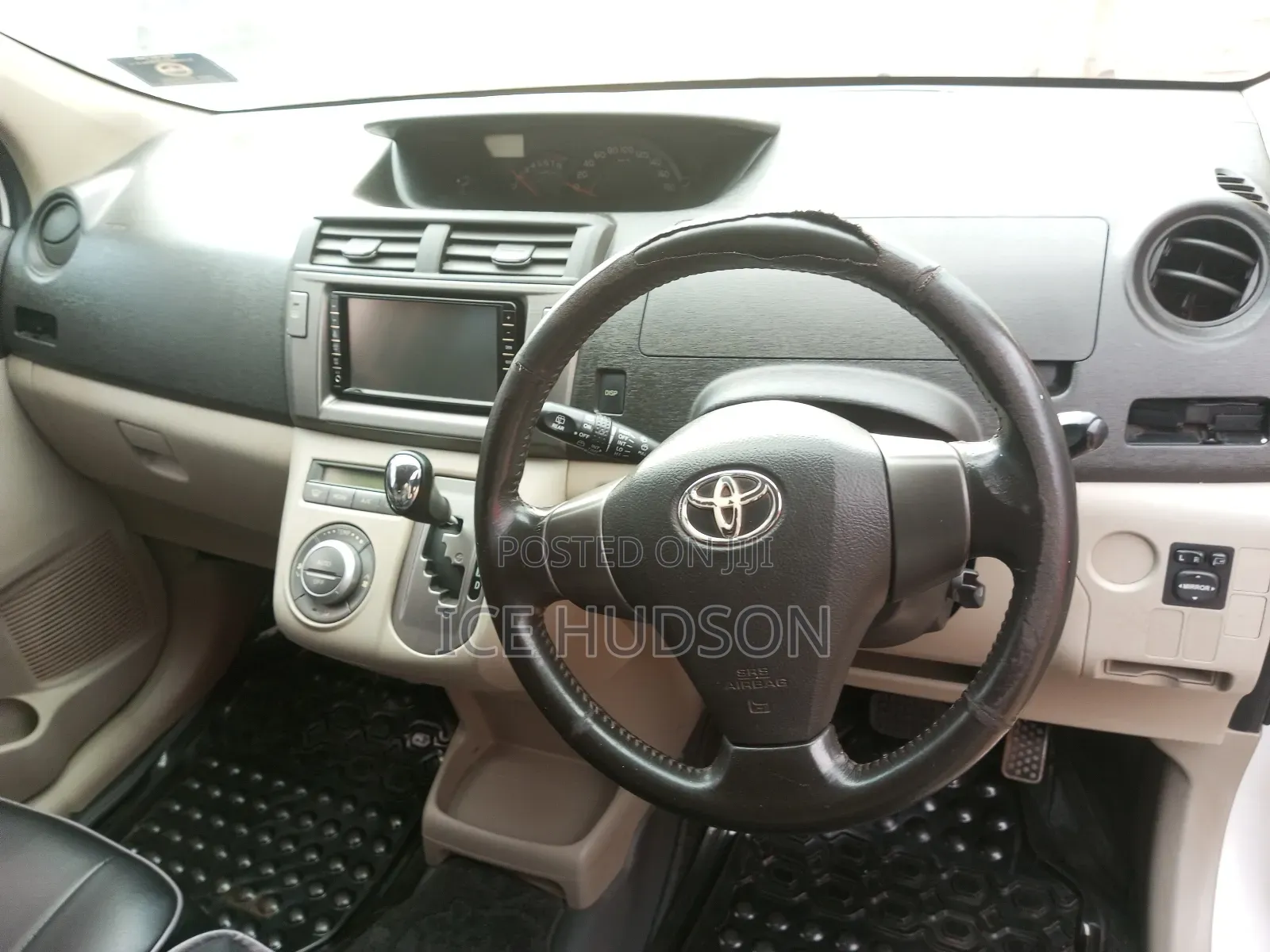 Toyota Passo Sette 2009 White