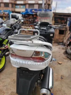 Suzuki Burgman 2017 White