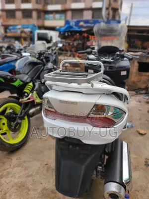 Suzuki Burgman 2017 White