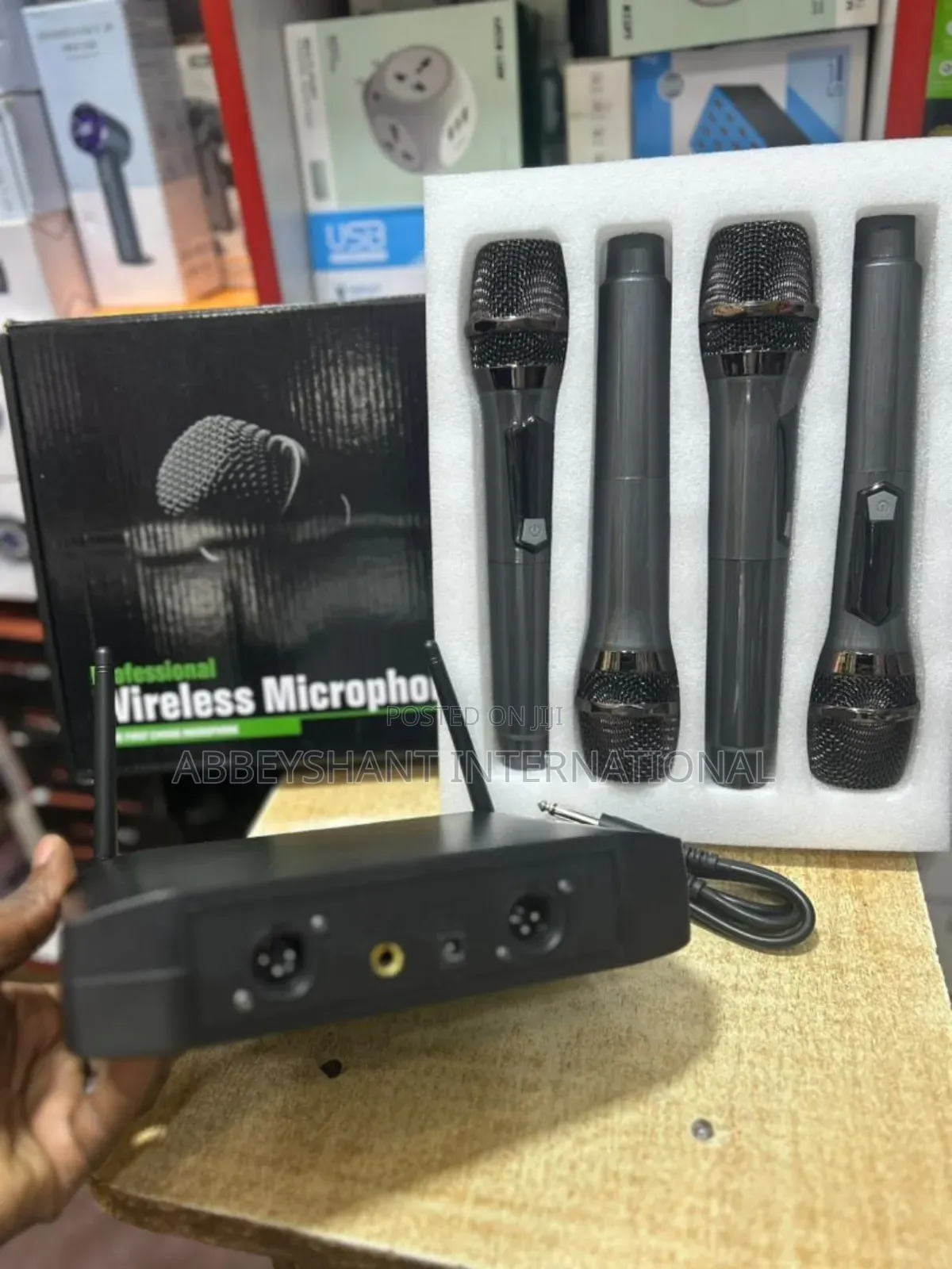 Professional Wireless Microphone/4 Handheld Microphones and Receiver