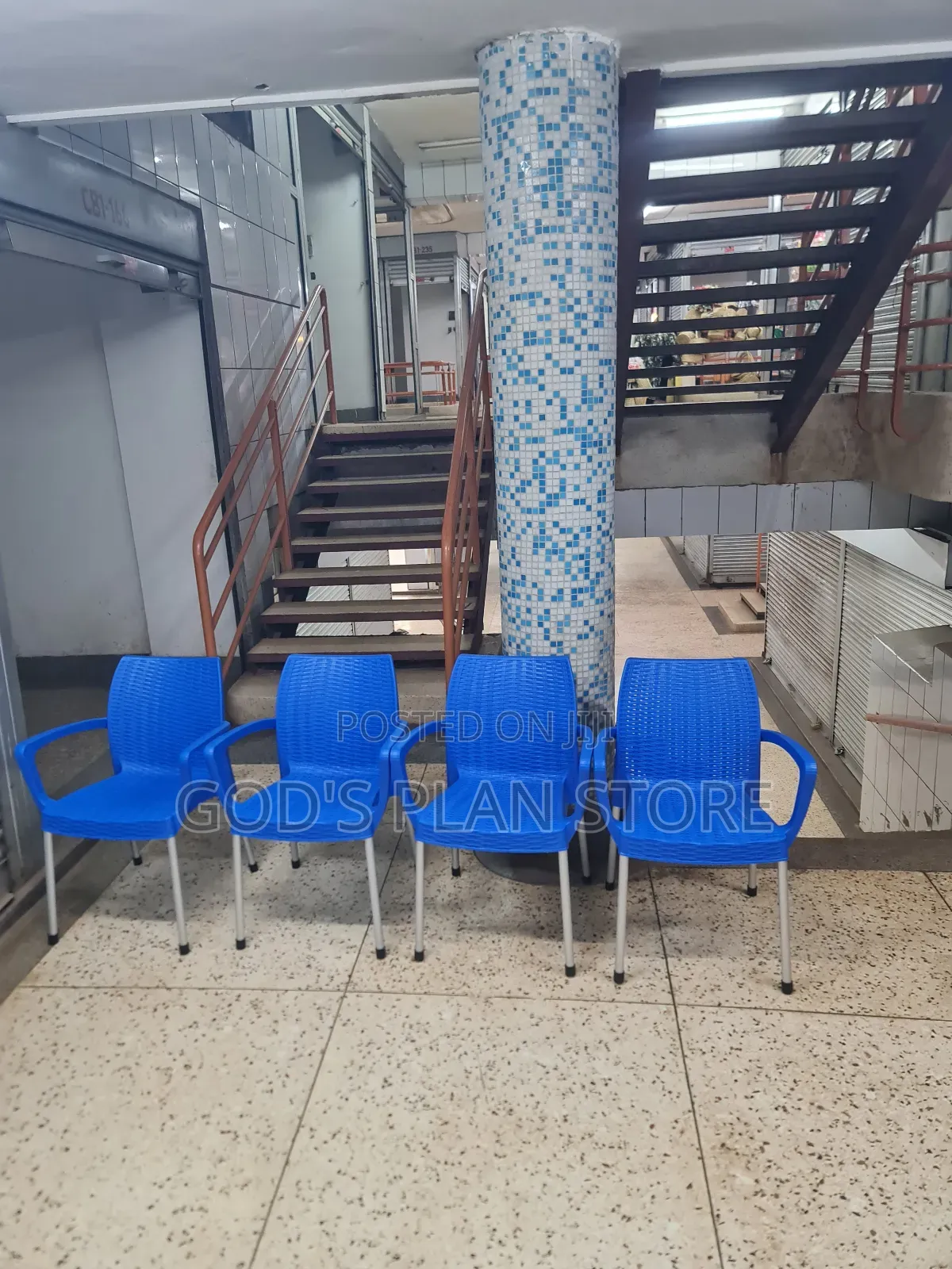 4pcs Plastic Chairs 4pcs Plastic Chairs