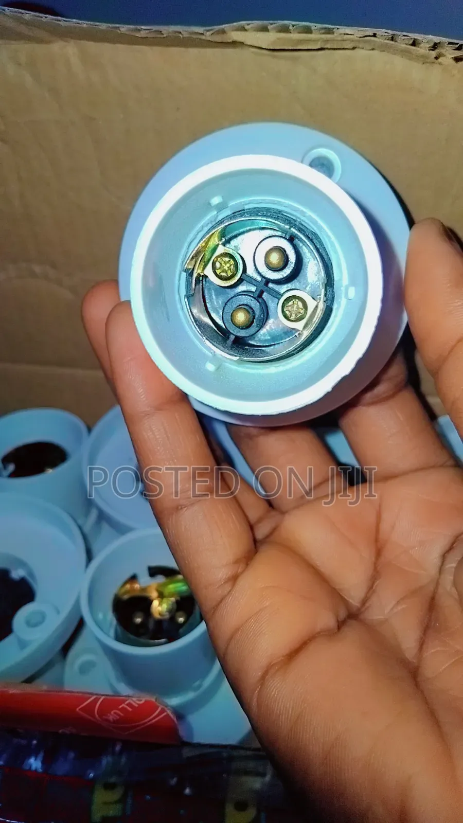 “Lamp Holders – Straight Uk Fitting With Pendant Ceiling Rose”