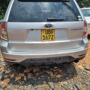 Subaru Legacy 2010 Silver