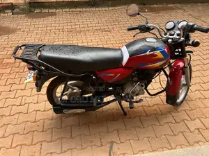 Bajaj CT 125X 2023 Red