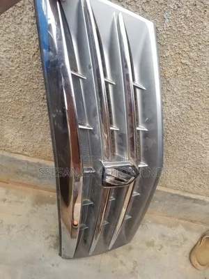 Toyota Alphard Grill
