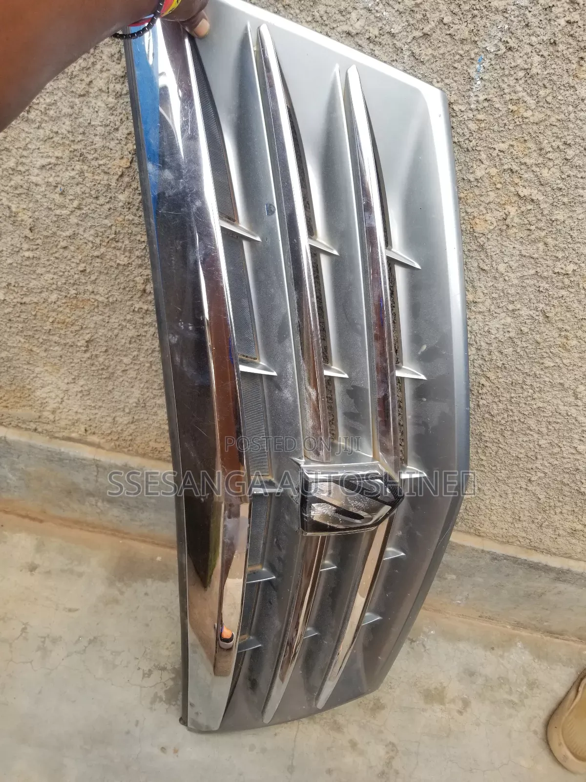 Toyota Alphard Grill