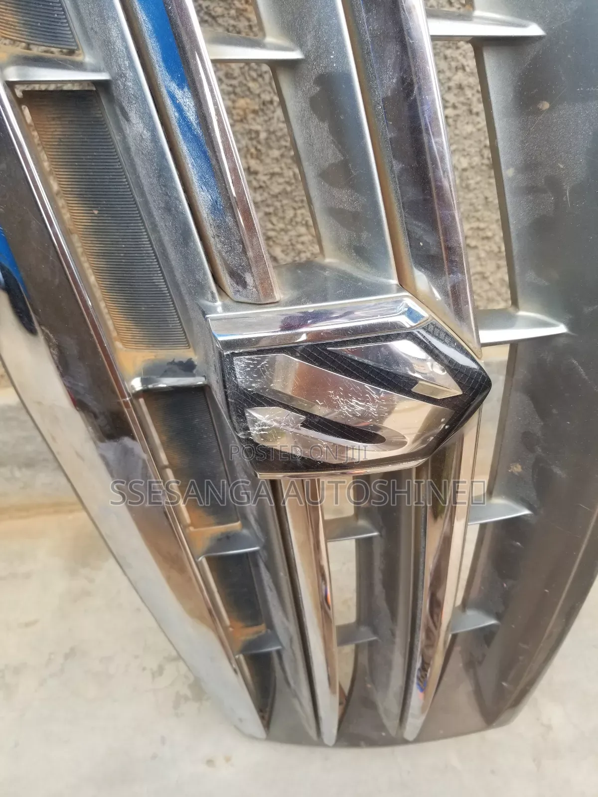 Toyota Alphard Grill