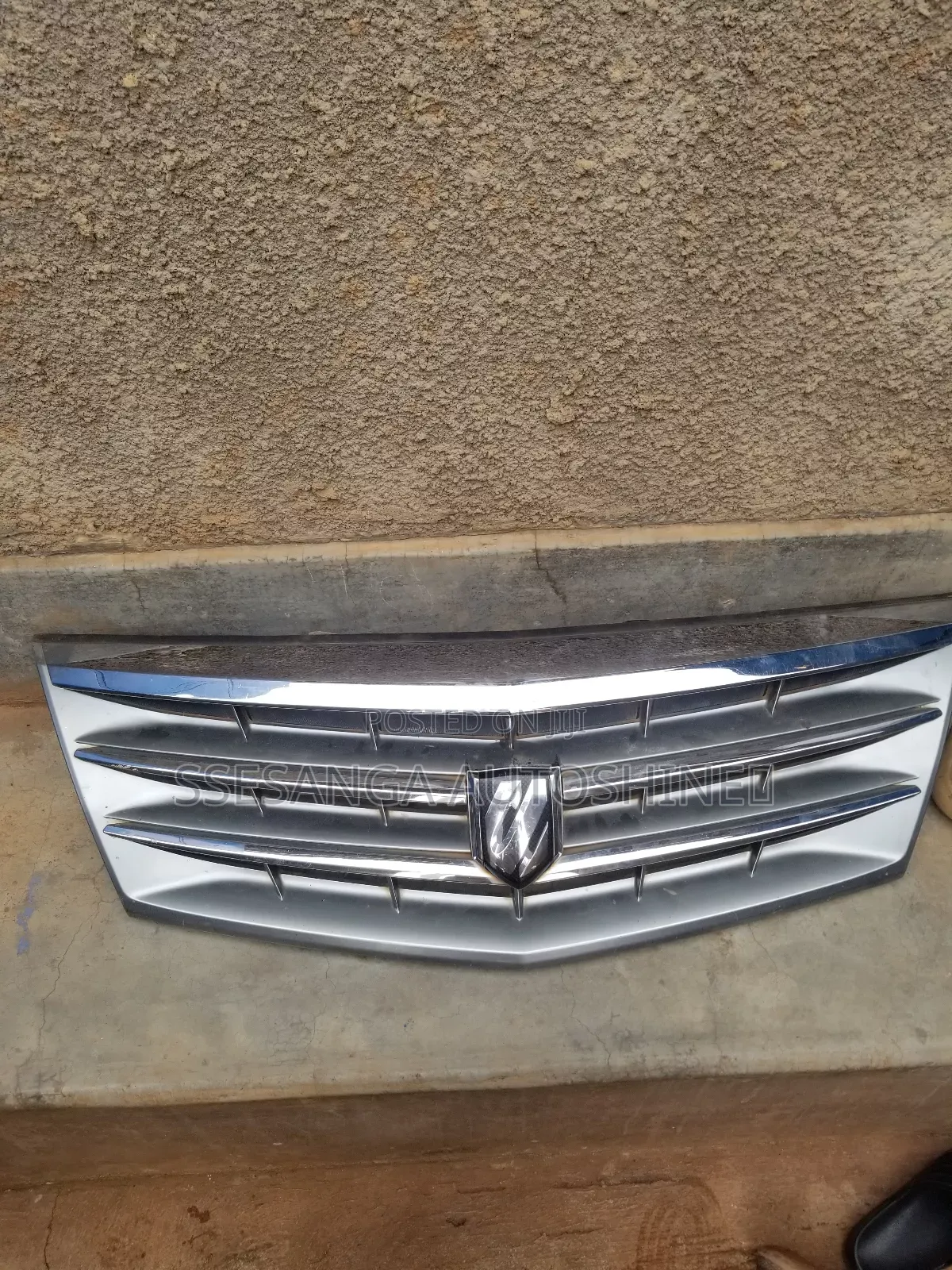 Toyota Alphard Grill