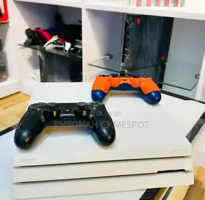 Playstation 4 Pro. Ps4 Pro. 2 Pads, 30 Games for a Very Happy Life.