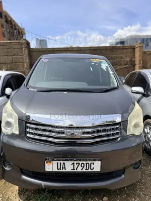 Toyota Noah 2013 Gray