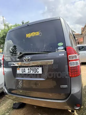 Toyota Noah 2013 Gray