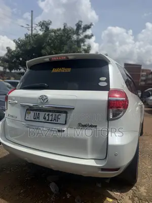 Toyota Vanguard 2011 White