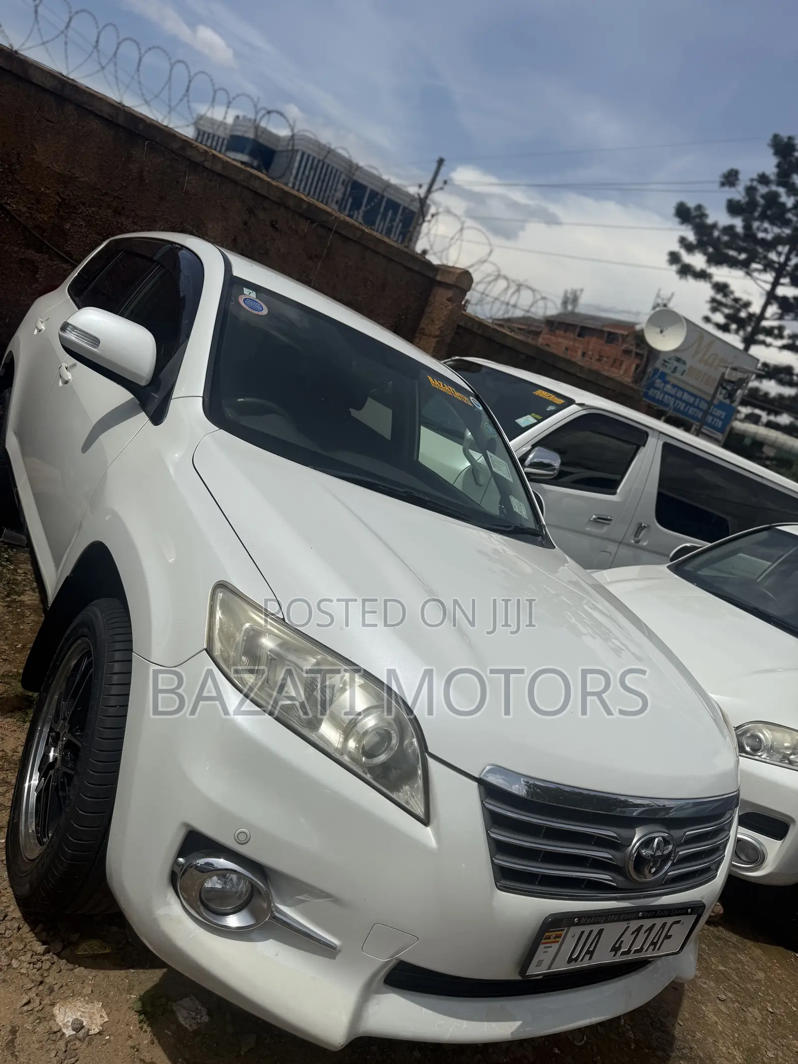 Toyota Vanguard 2011 White