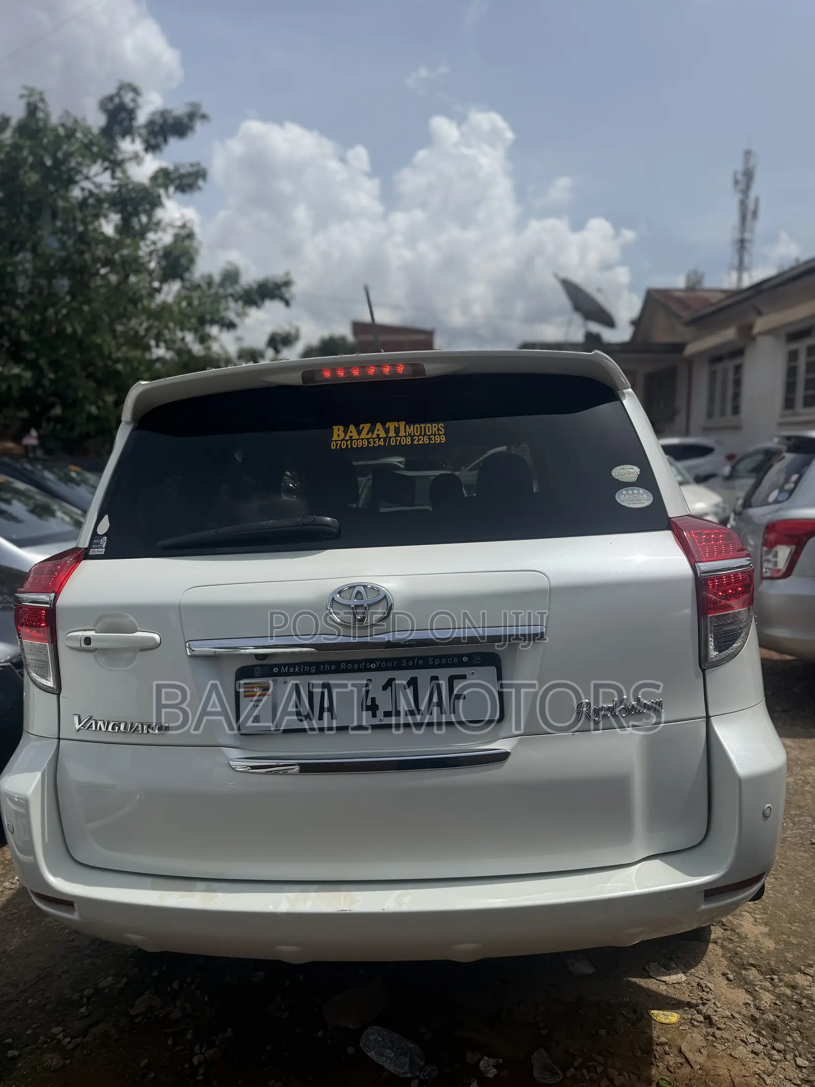 Toyota Vanguard 2011 White