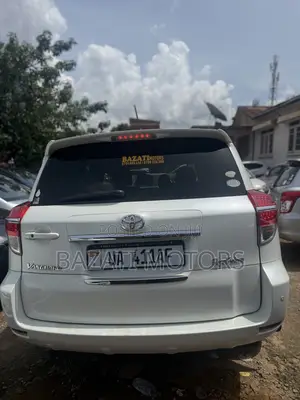 Toyota Vanguard 2011 White