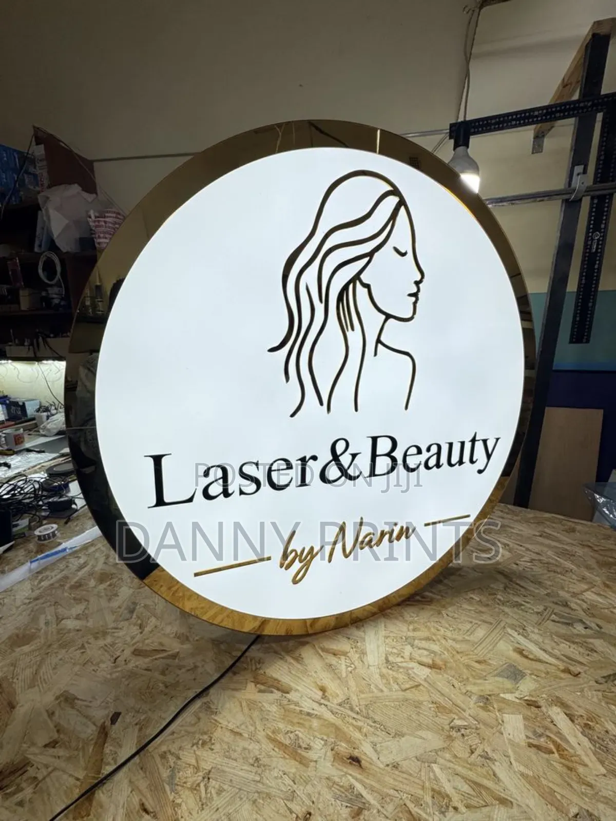2d and 3d Acrylic Round Signs