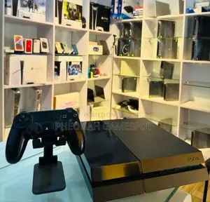 Playstation 4, Ps4. 12 Games, 2 Pads, Full Package Like a Wedding Cake