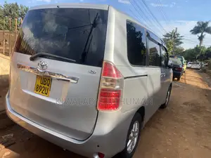 Toyota Noah 2009 Silver