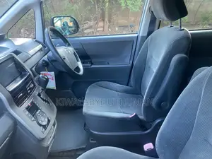 Toyota Noah 2009 Silver
