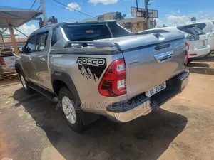 Toyota Hilux 2018 Silver