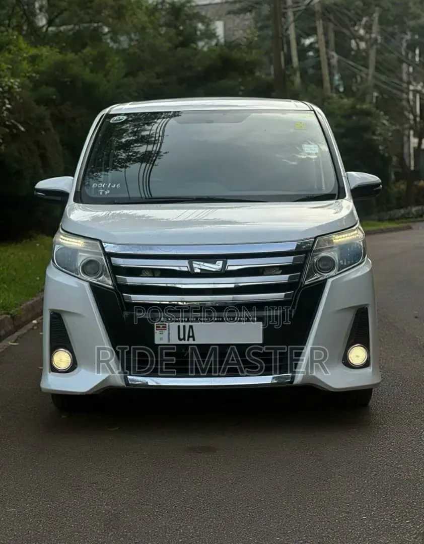 Toyota Noah 2017 White