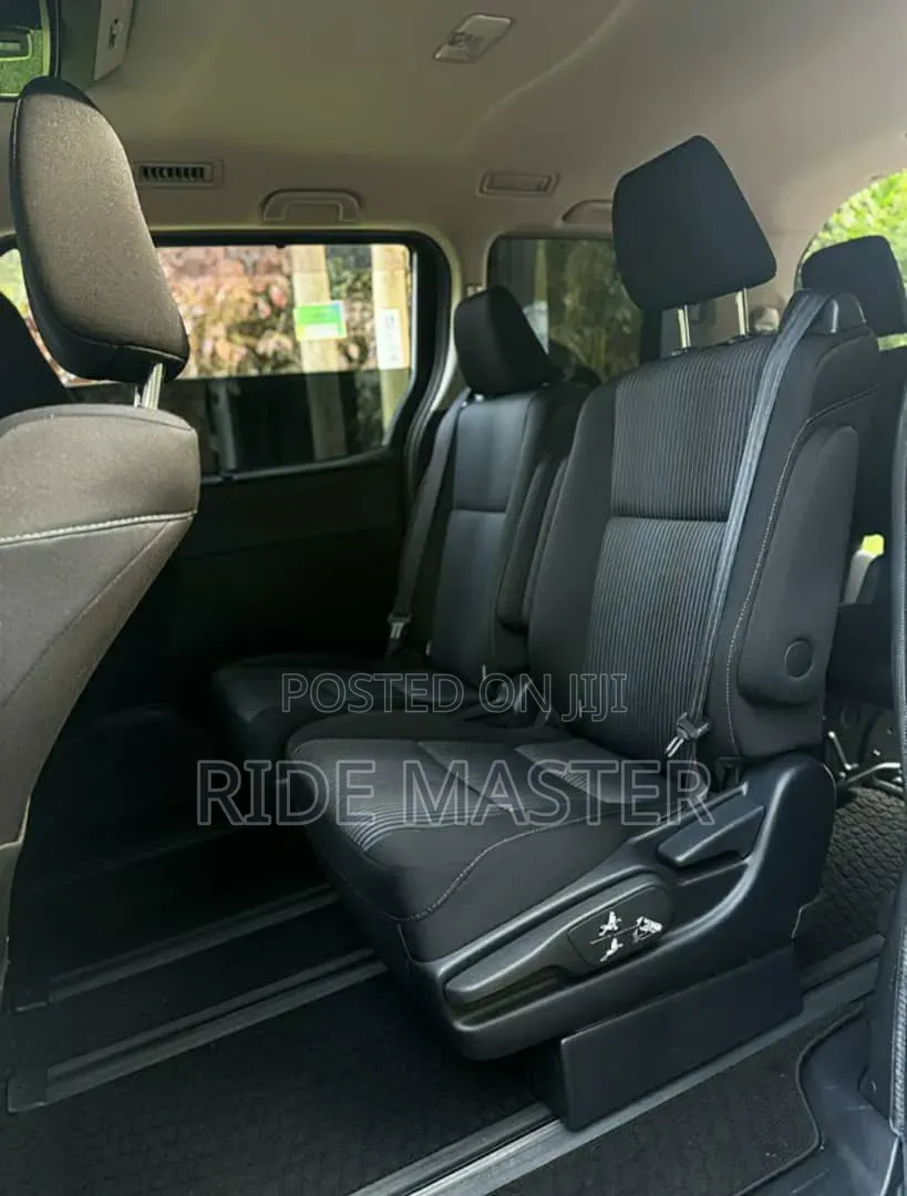Toyota Noah 2017 White