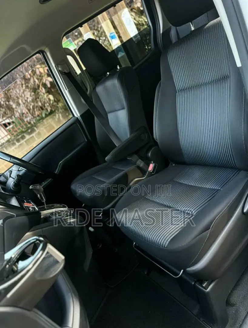 Toyota Noah 2017 White
