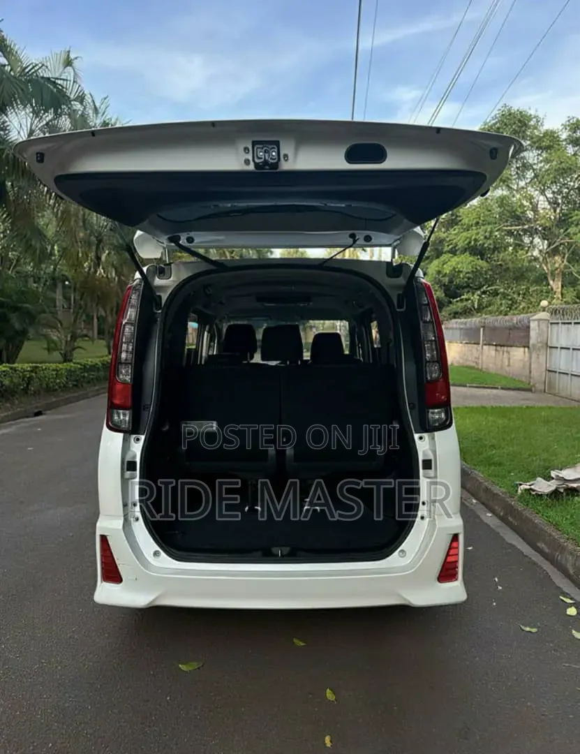 Toyota Noah 2017 White