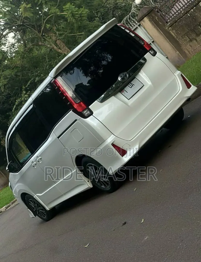 Toyota Noah 2017 White