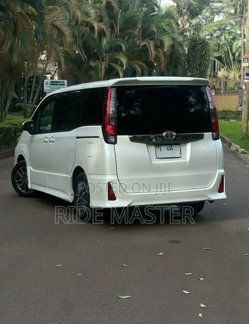 Toyota Noah 2017 White