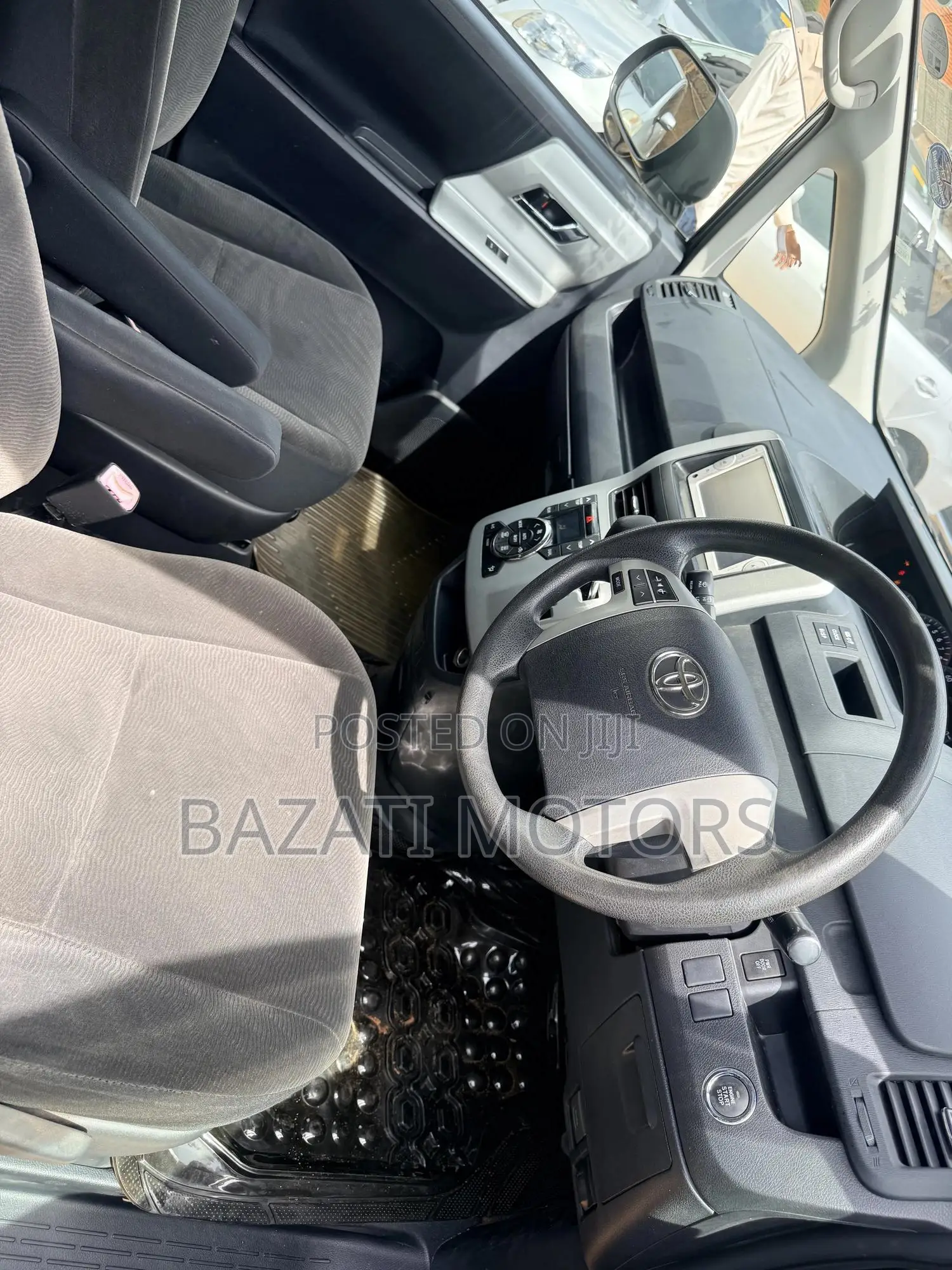 Toyota Noah 2013 Gray
