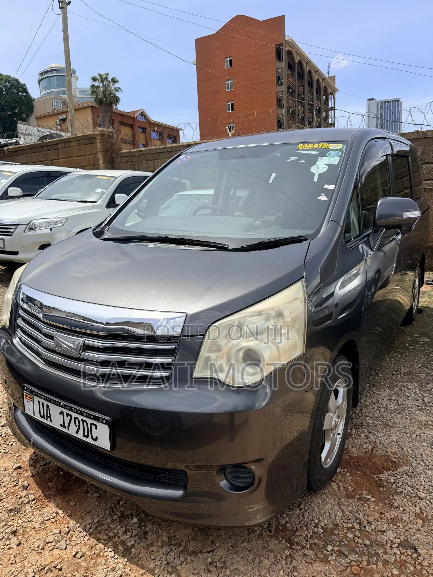 Toyota Noah 2013 Gray