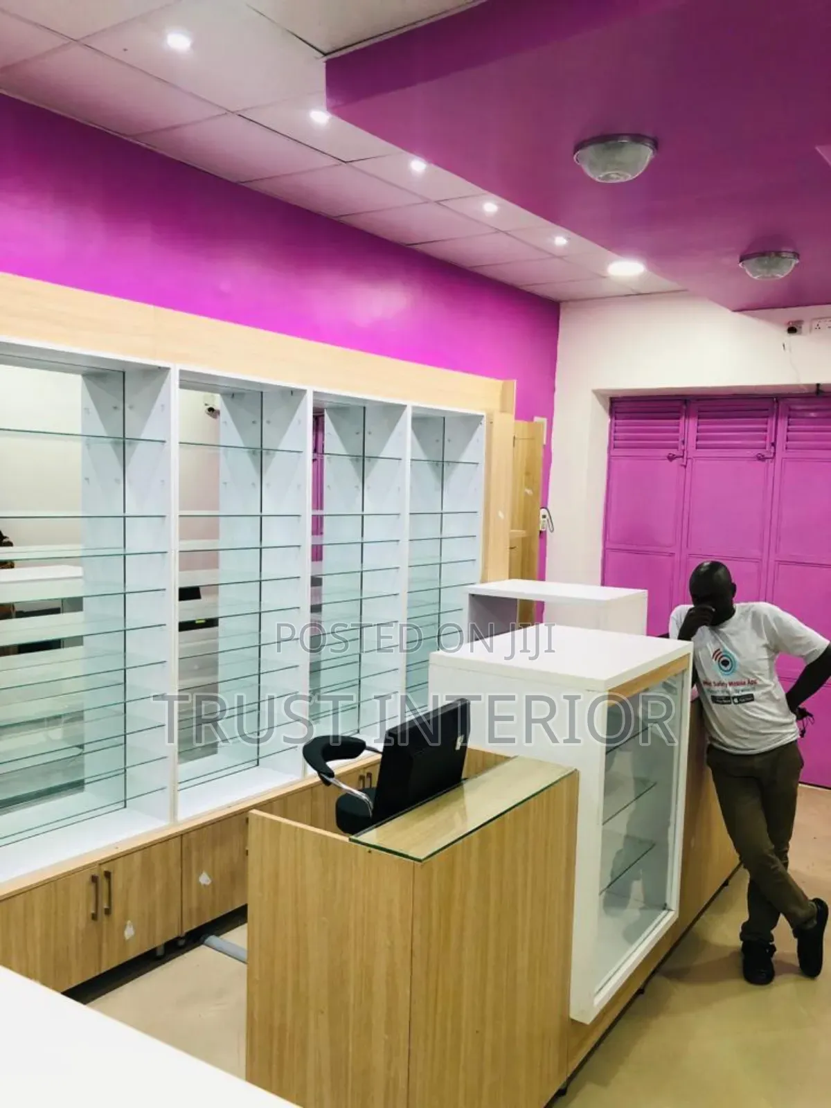 Pharmacy Fitters 217