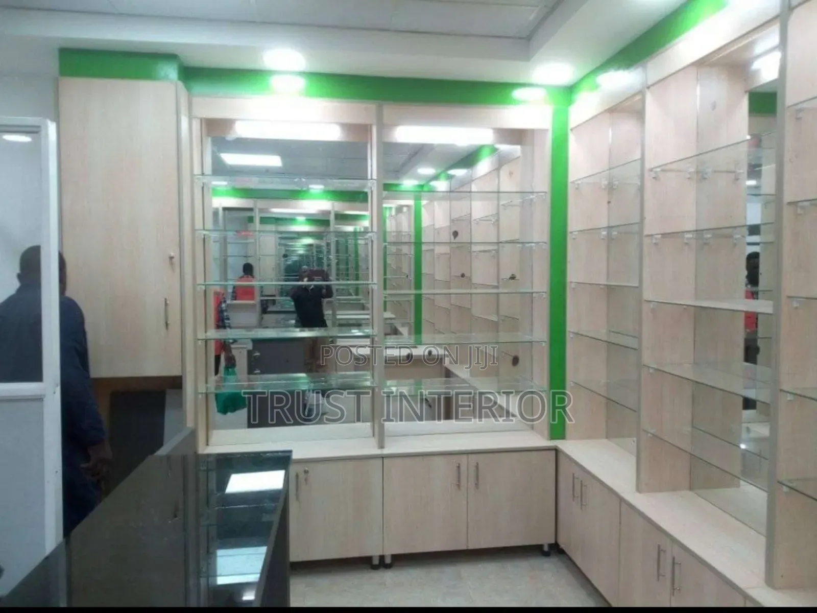 Pharmacy Fitters 217