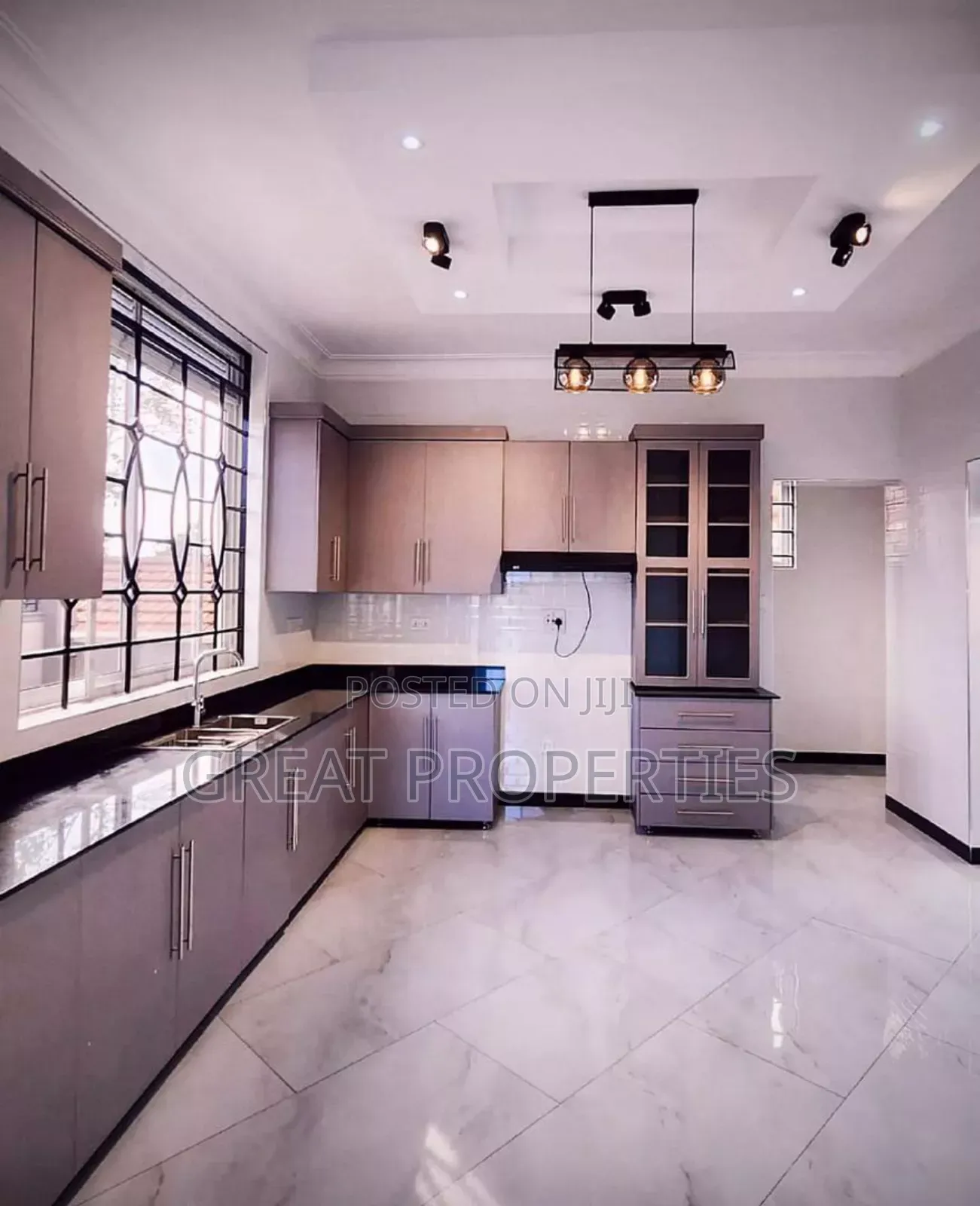 Furnished 5bdrm Mansion in Central Division for sale