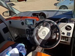 Toyota Spade 1.5 2012 Silver
